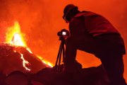 Un técnico contempla la erupción del volcán Tajogaite, en La Palma

REMITIDA / HANDOUT por CABILDO DE TENERIFE
Fotografía remitida a medios de comunicación exclusivamente para ilustrar la noticia a la que hace referencia la imagen, y citando la procedencia de la imagen en la firma
12/10/2023