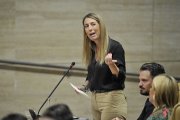 La presidenta de la Junta de Extremadura, María Guardiola, en el pleno de la Asamblea de Extremadura.