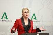 La consejera de Economía, Hacienda, Fondos Europeos y Diálogo Social de la Junta de Andalucía, Carolina España, interviene en la rueda de prensa posterior a la reunión semanal del Consejo de Gobierno.