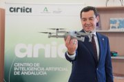 Juanma Moreno en la inauguración del Centro de IA en Granada.