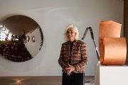 Hortensia Herrero, en la Fundación que lleva su nombre, rodeada de esculturas que simbolizan su apuesta decidida por el arte como herramienta de transformación urbana.