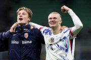 MILAN, ITALY - NOVEMBER 16: Erling Haaland of Norway celebrates victory following the FIFA World Cup 2026 qualifier match between Italy and Norway at San Siro Stadium on November 16, 2025 in Milan, Italy. (Photo by Marco Luzzani/Getty Images)