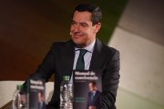 El presidente de la Junta de Andalucía, Juanma Moreno, durante la presentación de su libro en Madrid.