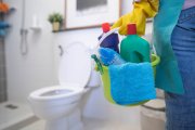 El desinfectante sin lejía de Mercadona se ha convertido en un imprescindible en la limpieza del baño gracias a su fórmula eficaz y suave con las superficies.