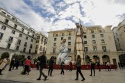 Plaza del Ayuntamiento de Alicante, presidida por el belen gigante.