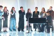 Pablo Alborán junto a los concursantes de Operación Triunfo 2025