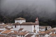 Los tejados empapados y las nubes bajas definen el paisaje habitual de Grazalema, considerado por muchos el pueblo más lluvioso de España.