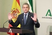 El consejero de Sanidad, Presidencia y Emergencias, Antonio Sanz, en la rueda de prensa posterior a la reunión semanal del Consejo de Gobierno.