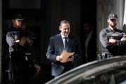 (Foto de ARCHIVO)
El exministro de Transportes José Luis Ábalos a su salida del Tribunal Supremo, a 15 de octubre de 2025, en Madrid (España). Ábalos está citado a raíz de la información recabada en el último informe de la Unidad Central Operativa (UCO) de la Guardia Civil sobre su situación patrimonial. Además, se rechazó la renuncia del exministro a su defensa legal, por su obligación de acudir acompañado, y se revisan las medidas cautelares.

Diego Radamés / Europa Press
15 OCTUBRE 2025;PIXELADA
15/10/2025