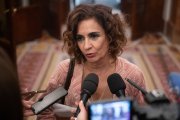 La vicepresidenta primera y ministra de Hacienda, María Jesús Montero, durante una sesión plenaria en el Congreso, a 11 de diciembre de 2025, en Madrid (España). El Congreso debatirá y votará este jueves el decreto de medidas complementarias para La Palma tras la erupción del volcán, que, entre otras cosas, recoge la bonificación del 60% del Impuesto sobre la Renta de las Personas Físicas (IRPF) para los ciudadanos de la isla. Se trata del conocido como 'decreto canario' que el Gobierno central y el Ejecutivo de las islas vienen negociando en los últimos meses, a través de distintas reuniones bilaterales, y que finalmente se aprobó en el Consejo de Ministros en noviembre.

Fernando Sánchez / Europa Press
11/12/2025