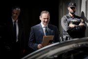 (Foto de ARCHIVO)
El exministro de Transportes José Luis Ábalos a su salida del Tribunal Supremo, a 15 de octubre de 2025, en Madrid (España). Ábalos está citado a raíz de la información recabada en el último informe de la Unidad Central Operativa (UCO) de la Guardia Civil sobre su situación patrimonial. Además, se rechazó la renuncia del exministro a su defensa legal, por su obligación de acudir acompañado, y se revisan las medidas cautelares.

Diego Radamés / Europa Press
15/10/2025