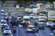 Accidente de tráfico en el Puente del Cristo de la Expiración de Sevilla.