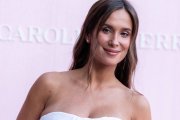 María Pombo, siempre impecable, luce un look minimalista en blanco durante un evento de Carolina Herrera, reafirmando su estatus como referente de estilo y naturalidad.