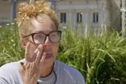Rocío Carrasco no pudo evitar las lágrimas al escribir una carta a su marido Fidel Albiac durante su estancia en "Hasta el Fin del Mundo" de TVE.