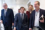 El alcalde de Madrid, José Luis Martínez-Almeida , a su salida de la comparecencia ante la Comisión de Vivienda y Agenda Urbana, en el Senado