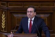 El ministro de Asuntos Exteriores, José  Manuel Albares en su intervención en el Pleno extraordinario