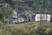 Imagen de la zona del accidente ferroviario con los convoyes de trenes siniestrados.
