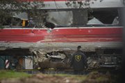 Imagen de los trabajos de rescate de los convoyes de trenes accidentados en la zona del suceso en Adamuz (Córdoba).