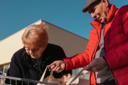 Cada vez más familias apuestan por regalar carros de la compra prácticos para aligerar la carga diaria de las personas mayores.