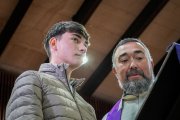 El joven voluntario Julio Rodríguez, que ayudó a muchos pasajeros del accidente ferroviario de Adamuz, en la misa funeral por las víctimas.