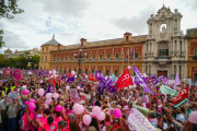 Imágenes de la concentración convocada por la asociación Amama frente a San Telmo en el pasado mes de octubre.