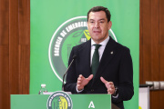 El presidente de la Junta de Andalucía, Juanma Moreno, interviene tras la reunión del comité asesor del Plan de Emergencias en la Sede de 112 Emergencias.