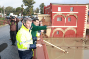 El presidente del PP, Alberto Núñez Feijóo, y el presidente de la Junta de Andalucía, Juanma Moreno, este jueves en Jerez de la Frontera (Cádiz).