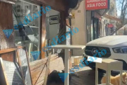 Fachada del Bar las Botas en la calle Ayala de Madrid tras el impacto de un vehículo