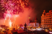 • Imagen de archivo del Alba de las Fallas. Foto de Microfilm