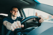 Hombre al volante