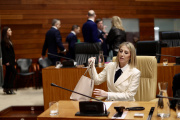 La candidata a la Presidencia de la Junta de Extremadura, María Guardiola, durante el debate de investidura