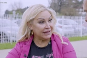 En su primera visita a su marido Isi en prisión, Raquel Mosquera no dudó en llevarse las cámaras de la prensa rosa.