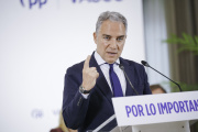 El vicesecretario de coordinación autonómica y local y análisis electoral del Partido Popular, Elías Bendodo, durante un encuentro del Partido Popular, en el Hotel Ciudad de Vitoria, a 10 de marzo de 2026, en Vitoria, Álava, País Vasco (España). El Partido Popular ha reunido a sus junteros de las provincias de Álava, Vizcaya y Guipúzcoa para preparar el ciclo electoral vasco y reforzar el mensaje de unidad territorial y el papel de los junteros en las Juntas Generales, clave para la política fiscal y foral.

Iñaki Berasaluce / Europa Press
10/3/2026