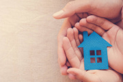 La donación de vivienda habitual por parte de mayores de 65 años puede beneficiarse de una exención en el IRPF según la normativa fiscal española