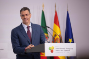 (Foto de ARCHIVO)
Comparecencia ante los medios del presidente del Gobierno, Pedro Sánchez, tras presidir junto a su homólogo portugués, Luis Montenegro, la ceremonia de firma de acuerdos de la XXXVI Cumbre hispano-portuguesa, en el Aula Magna de la Universidad Internacional de Andalucía. A 6 de marzo de 2026 en Palos de la Frontera, Huelva (Andalucía, España). Este encuentro bilateral entre los gobiernos de España y Portugal persigue impulsar la cooperación entre ambos países en asuntos estratégicos comunes como las infraestructuras, gestión del agua, energía renovables o la digitalización, alimentando un clima de entendimiento mutuo.

Clara Carrasco / Europa Press
06/3/2026
