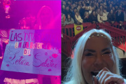 Leticia Sabater, durante su concierto en Godella ante una calle completamente abarrotada de público.
