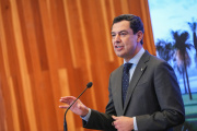 El presidente de la Junta de Andalucía, Juanma Moreno, interviene en el acto oficial de colocación de la primera piedra del Hospital Materno Infantil de Huelva.