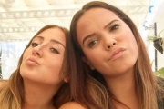 Rocío Flores y Gloria Camila, en el centro de la tertulia rosa.