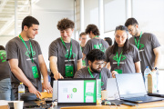(Foto de ARCHIVO) Estudiantes de la UPV durante uno de los hackatones.