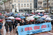 Imágenes de la marcha convocada por la Asociación Víctimas del Descarrilamiento de Adamuz, en Huelva.