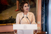 (Foto de ARCHIVO)
La secretaria general del PSOE-A y candidata a la Presidencia de la Junta de Andalucía, María Jesús Montero, durante el acto de traspaso de cartera, a 27 de marzo de 2026, en Madrid (España). El presidente Pedro Sánchez anunciaba ayer que el ministro de Economía, Comercio y Empresa, Carlos Cuerpo, y Arcadi España ocuparían los cargos que dejaba María Jesús Montero al incurrir en las elecciones autonómicas de Andalucía. Cuerpo asume la vicepresidencia primera, además de continuar al cargo de la cartera de Economía, Comercio y Empresa, y Arcadi asume la cartera de Hacienda.

A. Pérez Meca / Europa Press
27/3/2026