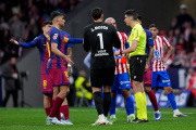 MADRID, SPAIN - APRIL 04: Gerard Martin and Pedri of FC Barcelona appeal to Referee Mateo Busquets Ferrer following a red card during the LaLiga EA Sports match between Atletico de Madrid and FC Barcelona at Riyadh Air Metropolitano on April 04, 2026 in Madrid, Spain. (Photo by Aitor Alcalde/Getty Images)