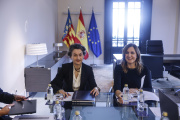 La alcaldesa de València, María José Catalá (d), y la presidenta de la Autoridad Portuaria, Mar Chao (i), durante una reunión, a 17 de diciembre de 2025 (Archivo).