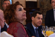 La candidata y líder del PSOE-A, María Jesús Montero, con Juanma Moreno, presidente de la Junta y candidato del PP-A, en un acto de UGT este martes en Sevilla.