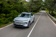 La llegada a España de Geely se inicia con el Geely Starray EM-i y un modelo eléctrico, el E5.
