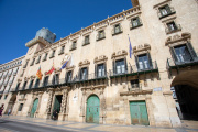Fachada del Ayuntamiento de Alicante.