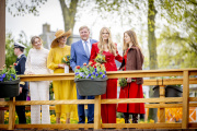 Las princesas Amalia y Alexia de Holanda, con el resto de la familia Real neerlandesa