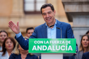 El presidente de la Junta y candidato del PP-A a la reelección, Juanma Moreno, interviene en un acto público en Granada.