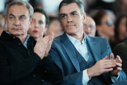 El expresidente del Gobierno, José Luis Rodríguez Zapatero, y el presidente del Gobierno y secretario general del PSOE, Pedro Sánchez.