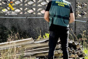 Guardia Civil de espalda.
